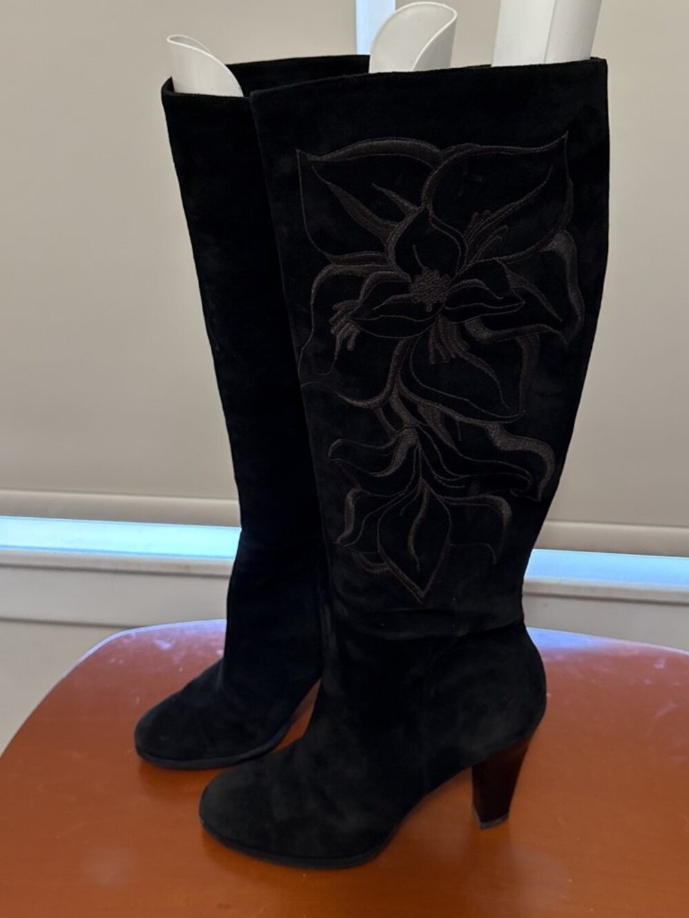 Isola Women’s Black Suede Tall Boots embroidered Flower Stitching 7.5M padded